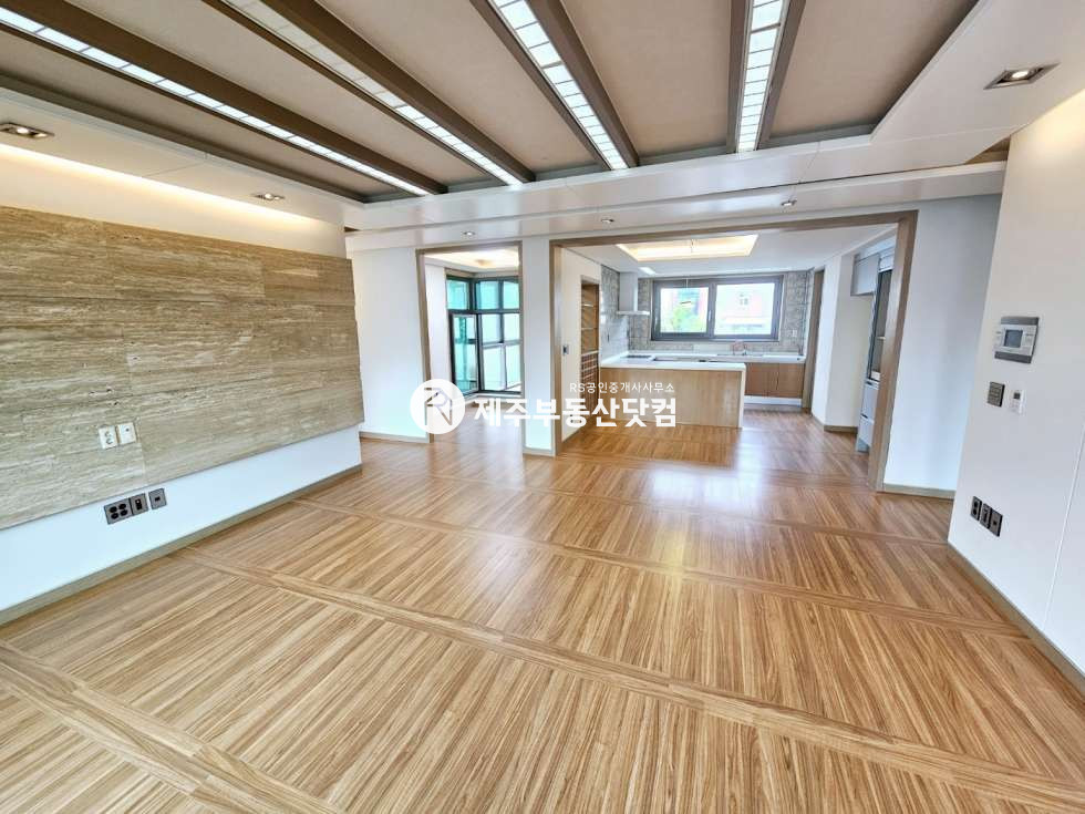 제주 제주시 아라이동 1379 (아라하임Ⅱ) [아라이동] 아라하임2차/방4/화장실2/넓은평수/고급연립주택/아라중옆 매매 매물번호 12956 사진 1