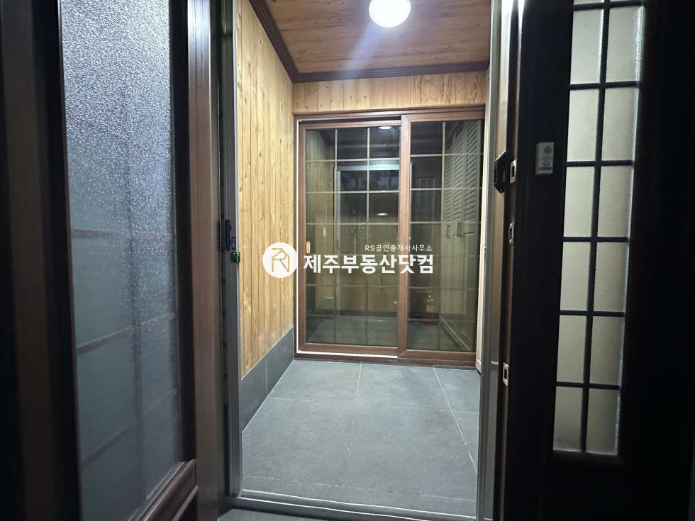 제주 제주시 한경면 조수리 한경면 조수리 I 잔디마당 있는 단독주택 급매 매매 매물번호 13573 사진 1