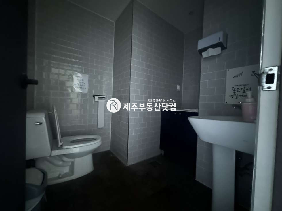 제주 서귀포시 동홍동 동홍동 I 무권리 유명 프랜차이즈 밀집 지역 노출 좋은 1층 상가 임대 연세 매물번호 13574 사진 2