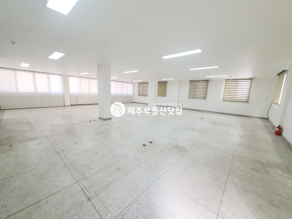 제주 제주시 화북일동 ﻿[화북일동]/화북교회인근/2층/무권리 상가임/넓은평수 연세 매물번호 11487 사진 1