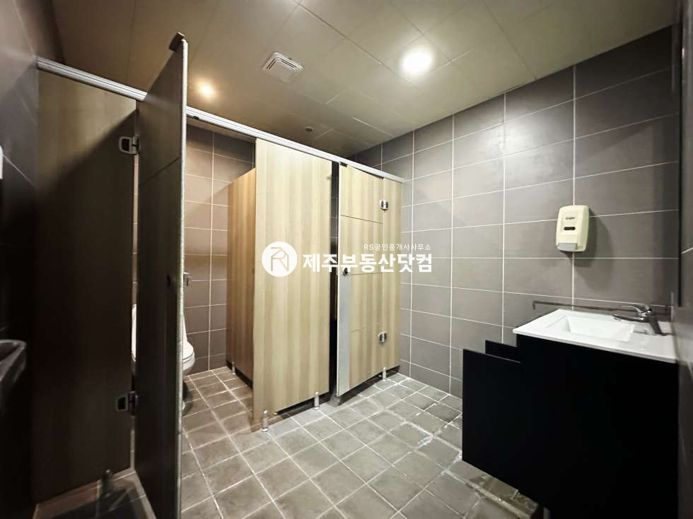 제주 제주시 연동 [연동]부림온천 도로변/건물통임대/넓은주차장/모든업종가능/무권리 연세 매물번호 13583 사진 6