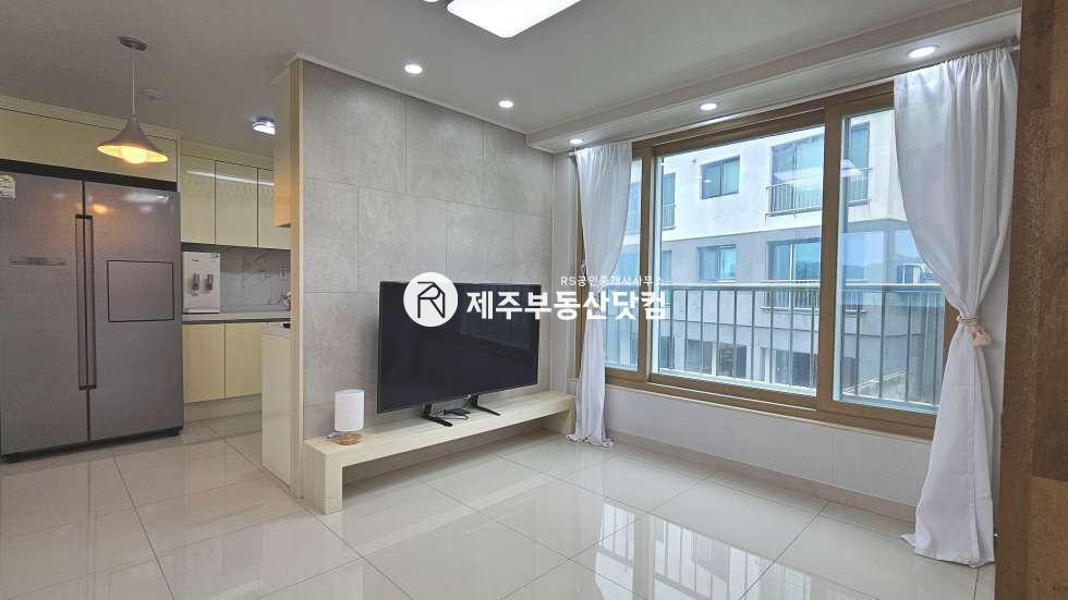 제주 제주시 조천읍 신촌리 2539-4 (신촌그린빌리지) 가동 [조천읍 신촌리] 조천중, 신촌초 부근 #그린빌리지 #매매 #방1화1 매매 매물번호 13585 사진 3