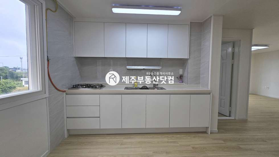 제주 제주시 조천읍 조천리 2258-1 (금오에이스빌) [조천읍 조천리] 일주동로 인접 #올리모델링 #급매 #방3화1 매매 매물번호 13589 사진 2
