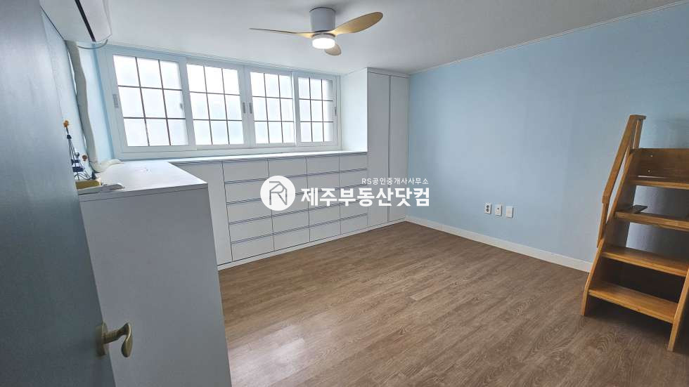 제주 제주시 조천읍 조천리 1188-1 202동 [조천읍 조천리] 만세동산 부근 #도화썬빌리지 #급매 #리모델링 #방3화2 매매 매물번호 13590 사진 4