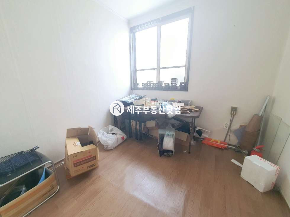 제주 제주시 연동 연동/메종글래드호텔 사거리 대로변/3층넓은평수/무권리 연세 매물번호 12480 사진 2