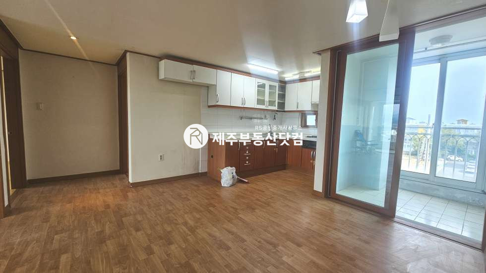 제주 제주시 조천읍 조천리 1188-1 201동 [조천읍 조천리] 만세동산 부근 #도화썬빌리지 #4층 급매 #한라산뷰 #방3화2 매매 매물번호 13602 사진 4