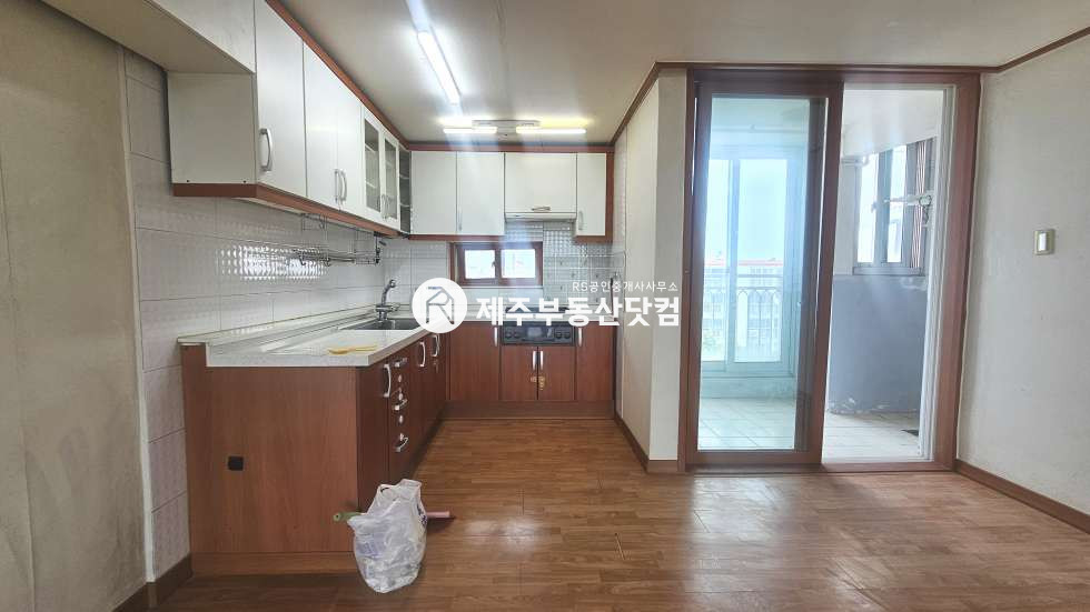 제주 제주시 조천읍 조천리 1188-1 201동 [조천읍 조천리] 만세동산 부근 #도화썬빌리지 #4층 급매 #한라산뷰 #방3화2 매매 매물번호 13602 사진 5