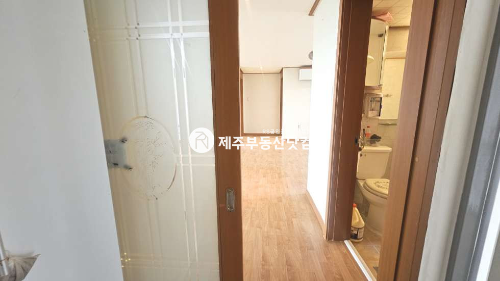 제주 제주시 조천읍 조천리 1188-1 201동 [조천읍 조천리] 만세동산 부근 #도화썬빌리지 #4층 급매 #한라산뷰 #방3화2 매매 매물번호 13602 사진 11