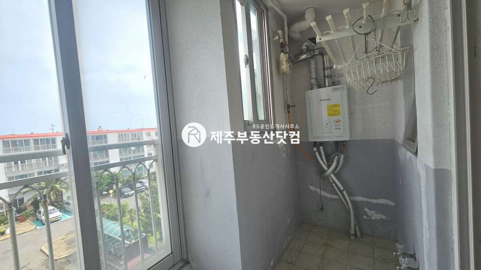 제주 제주시 조천읍 조천리 1188-1 201동 [조천읍 조천리] 만세동산 부근 #도화썬빌리지 #4층 급매 #한라산뷰 #방3화2 매매 매물번호 13602 사진 12