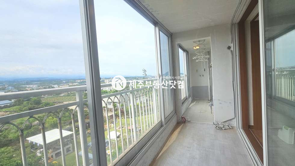 제주 제주시 조천읍 조천리 1188-1 201동 [조천읍 조천리] 만세동산 부근 #도화썬빌리지 #4층 급매 #한라산뷰 #방3화2 매매 매물번호 13602 사진 13