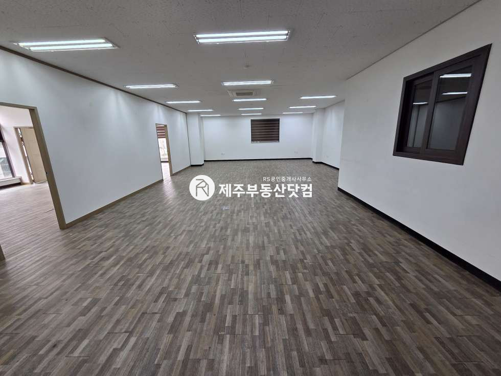 제주 제주시 연동 [연동] 신광사거리 대로변/3층(엘베0)/넓은평수/기본시설완비/무권리 연세 매물번호 13470 사진 2
