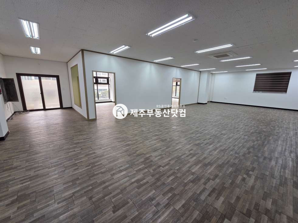 제주 제주시 연동 [연동] 신광사거리 대로변/3층(엘베0)/넓은평수/기본시설완비/무권리 연세 매물번호 13470 사진 3