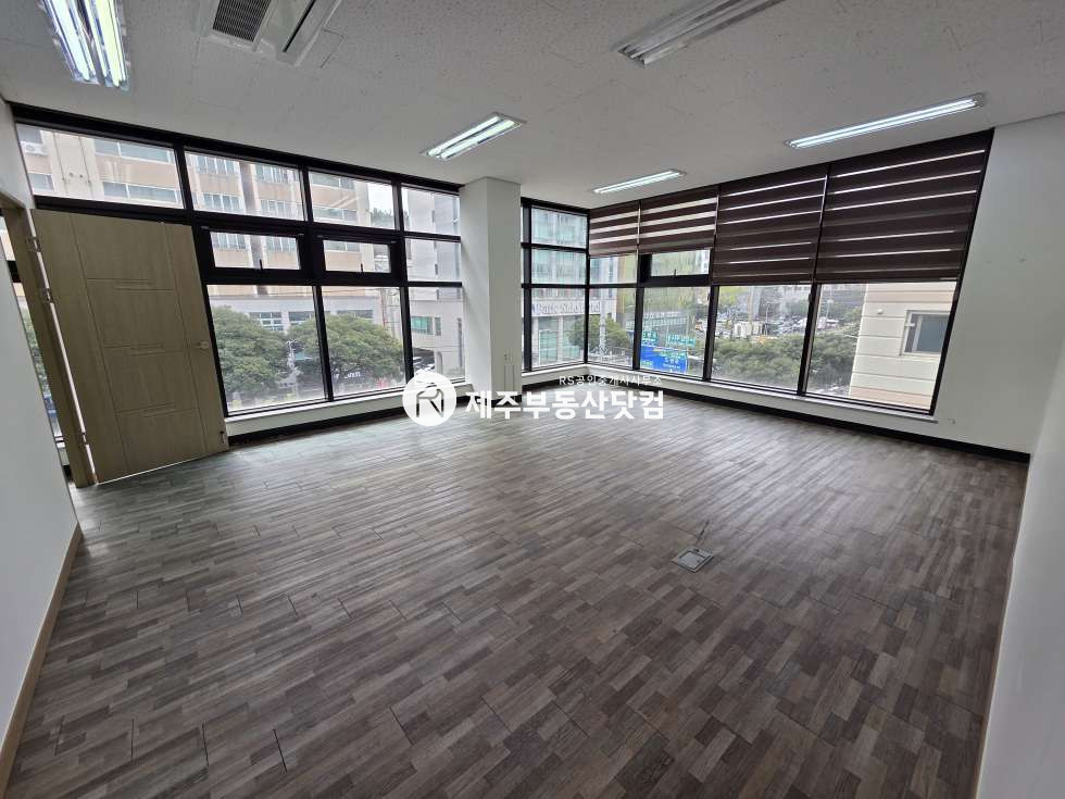 제주 제주시 연동 [연동] 신광사거리 대로변/3층(엘베0)/넓은평수/기본시설완비/무권리 연세 매물번호 13470 사진 5