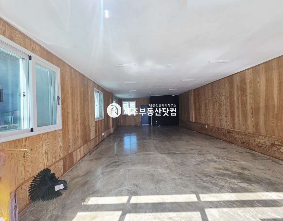 제주 제주시 한림읍 협재리 [한림읍/협재해수욕장] 음식점가능/협재해수욕장1분/1층/무권리 연세 매물번호 13476 사진 1