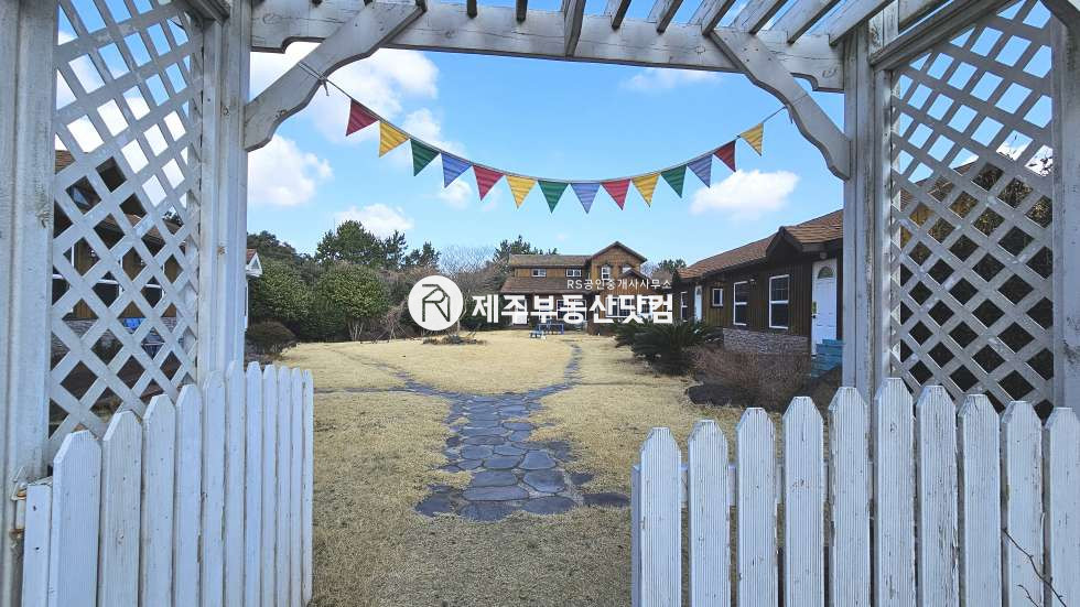 제주 제주시 조천읍 선흘리 [조천읍 선흘리] 선교로 선인동 사거리 부근 #단독주택 5개동 #급매 매매 매물번호 13437 사진 1