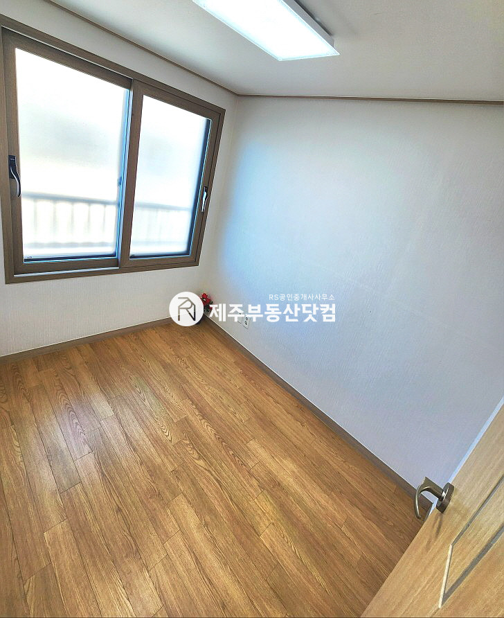 제주 제주시 삼도일동 532-10 [삼도일동] 서사라사거리 부근 #준신축 #방3화2 #매매 매매 매물번호 13564 사진 4