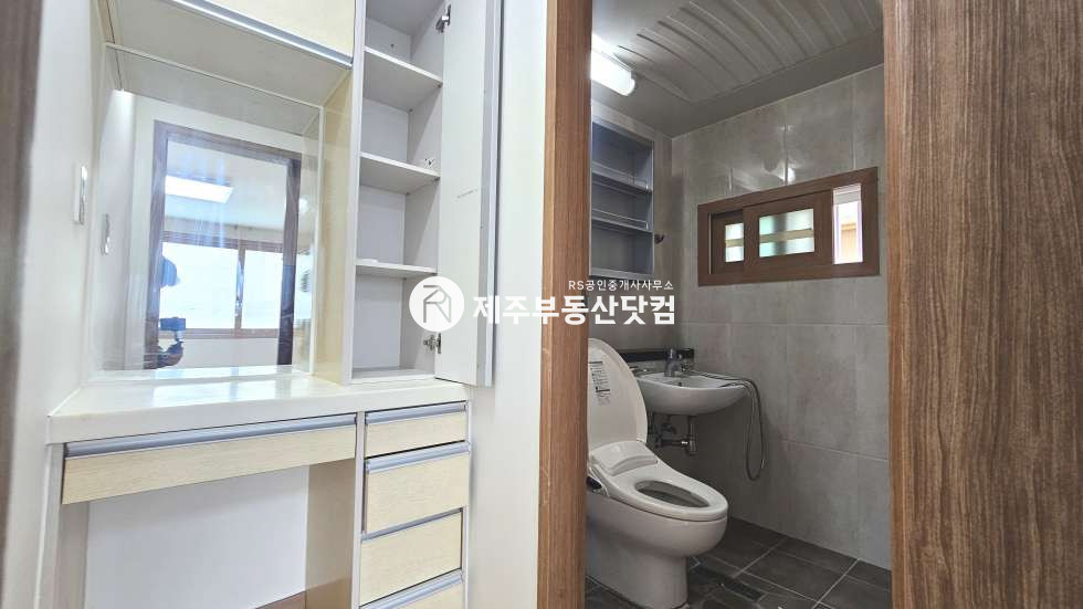 제주 제주시 오라이동 1502 (오름빌리지1차) 102동 [오라이동] 오름빌리지1차 #급급매 #1층 방3화2 #남향 #2종근생 매매 매물번호 13472 사진 9