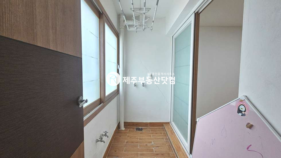 제주 제주시 오라이동 1502 (오름빌리지1차) 102동 [오라이동] 오름빌리지1차 #급급매 #1층 방3화2 #남향 #2종근생 매매 매물번호 13472 사진 12